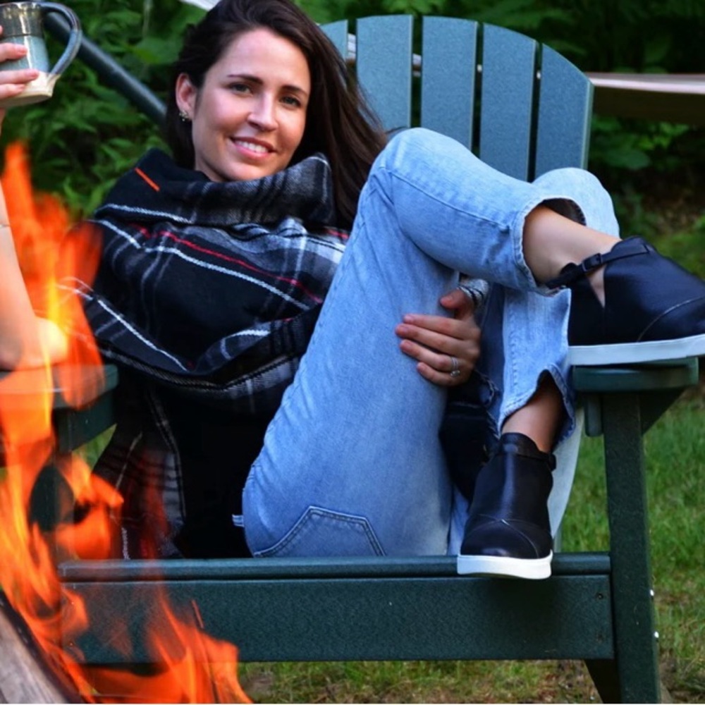 NWT Black High-Top Cocktail Sneakers